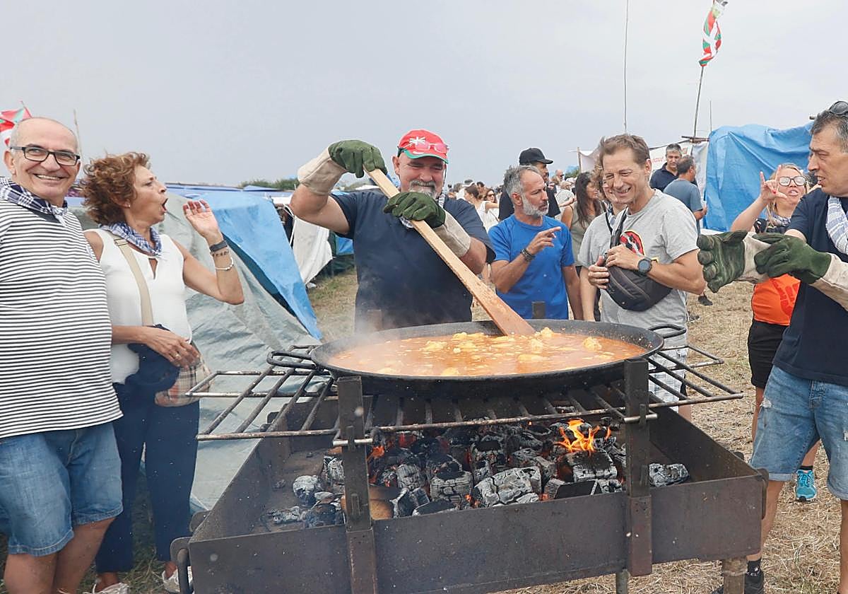Las Mejores Im genes De La Gran Fiesta De Las Paellas De Aixerrota El las-mejores-im-genes-de-la-gran-fiesta-de-las-paellas-de-aixerrota-el